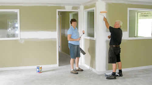 Ceri Wrobel and Rob Turnell paint the new 2NVR studios at Tewinga. Ceri Wrobel and Rob Turnell paint the new 2NVR studios at Tewinga.